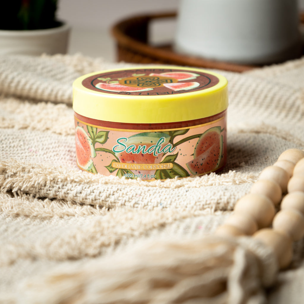 Comba de la Belleza: Mantequilla + exfoliante + agua de rosas