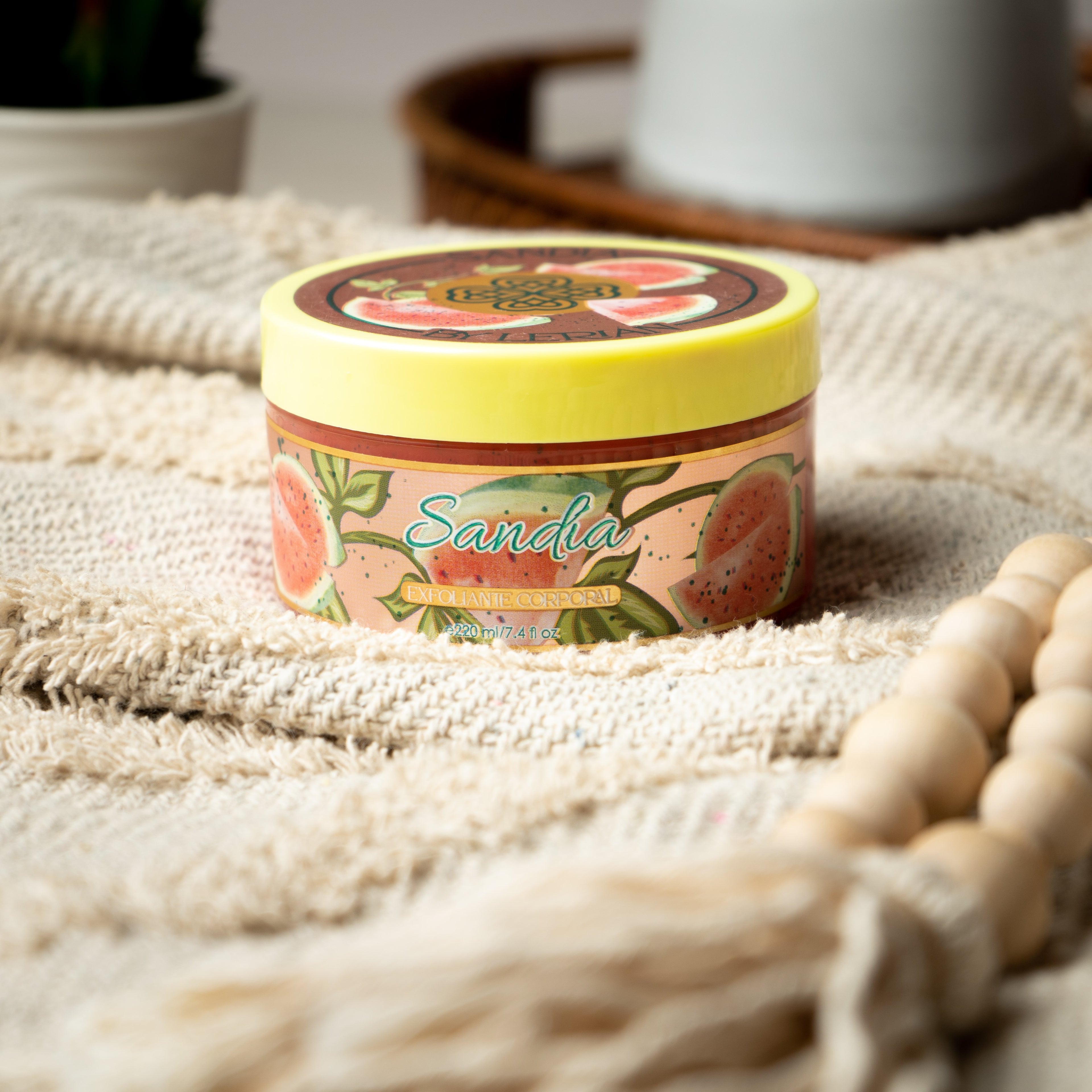 Comba de la Belleza: Mantequilla + exfoliante + agua de rosas